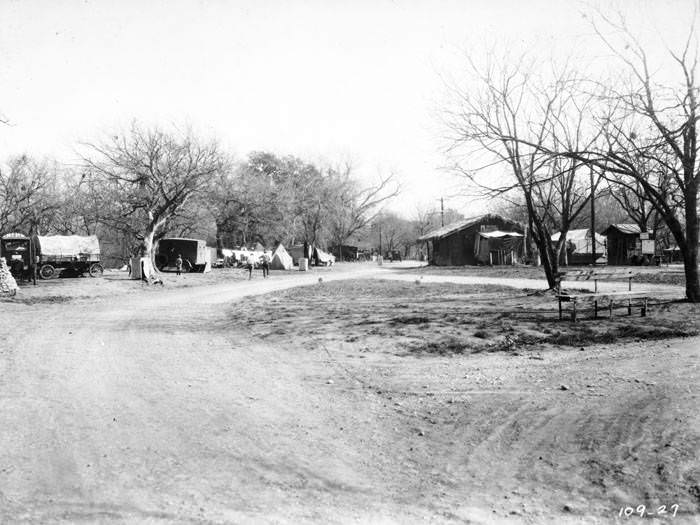 #77 Tourist camp beside San Antonio River on south end of Brackenridge Park, San Antonio, 1927