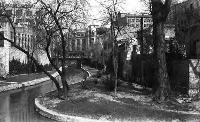 #110 San Antonio River between Houston and Commerce Streets, San Antonio, 1925