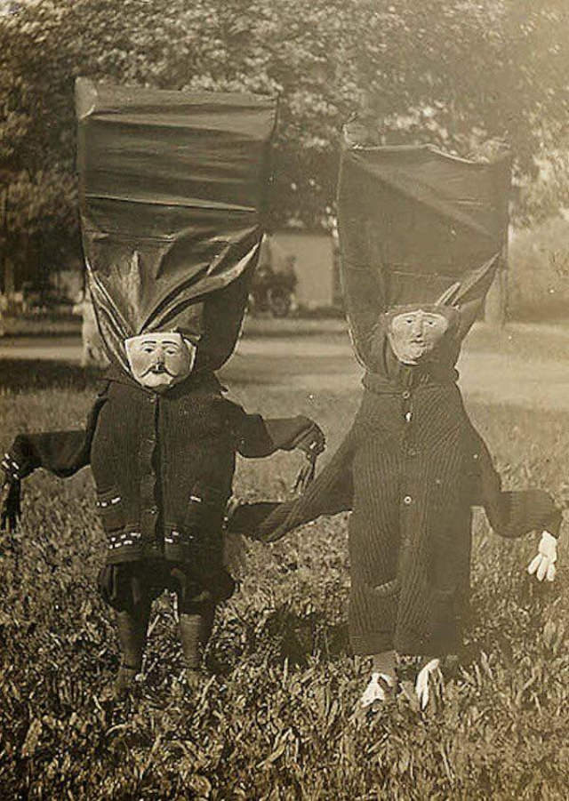What Scarecrows looked like in the Past Through these Historical Photos Weird