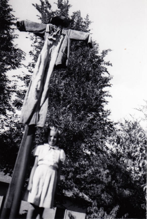 What Scarecrows looked like in the Past Through these Historical Photos Weird
