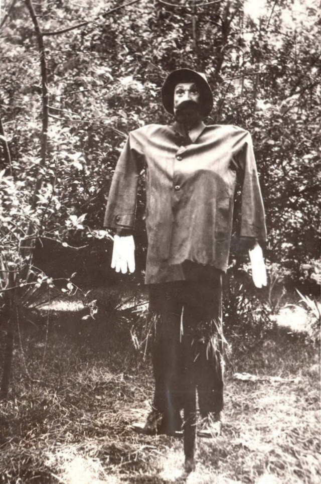 What Scarecrows looked like in the Past Through these Historical Photos Weird