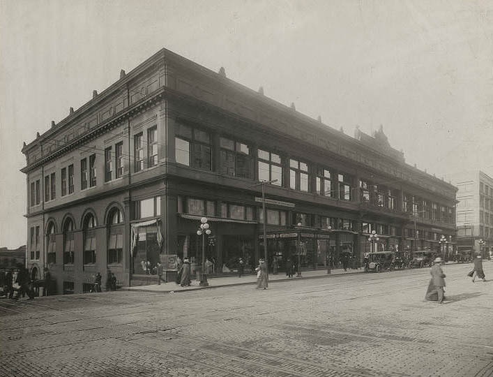 #183 3rd home of Seattle Public Library in the Rialto Building, 1896