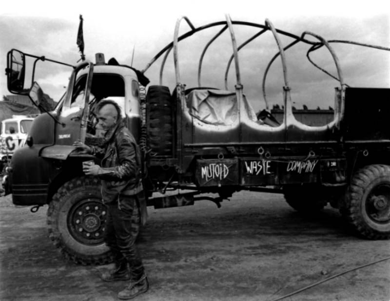#10 The Bizarre Artworks from Scrapped Cars by the Mutoid Waste Company from the 1980s #10 Artworks