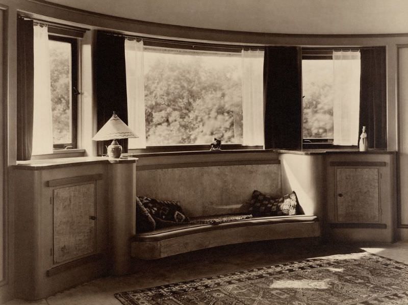 #28 House interior, 1930s