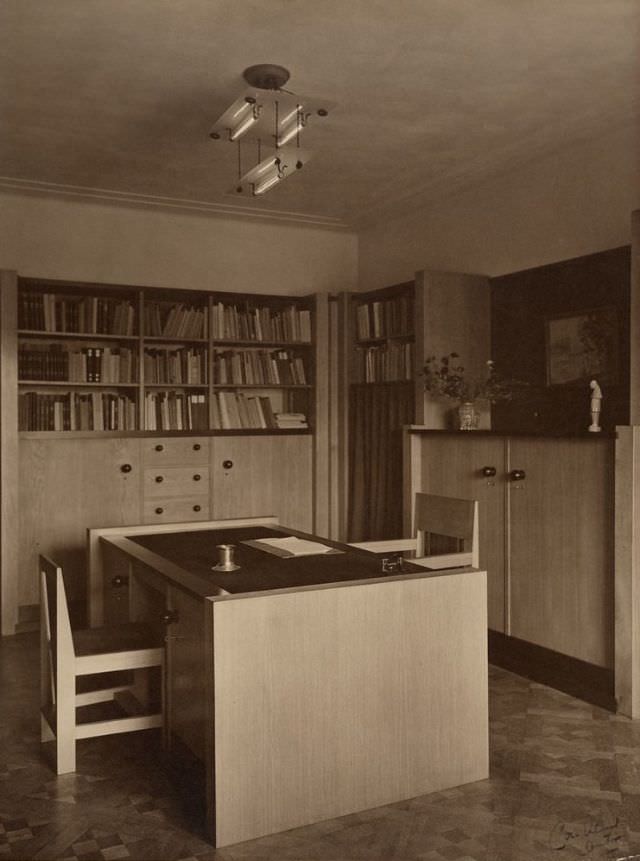 #38 Men’s room interior, Den Haag, 1930s