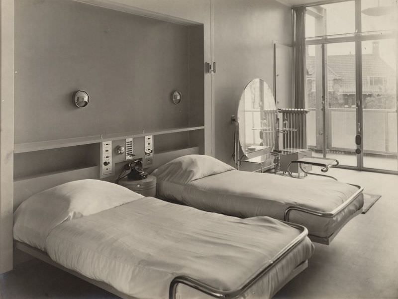 #7 Van der Leeuw house interior, Kralingse Plaslaan, Rotterdam, 1930s