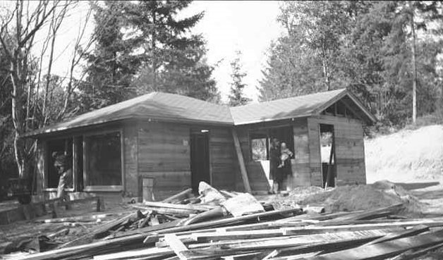 #23 Fenwick home under construction, Bellevue, 1944