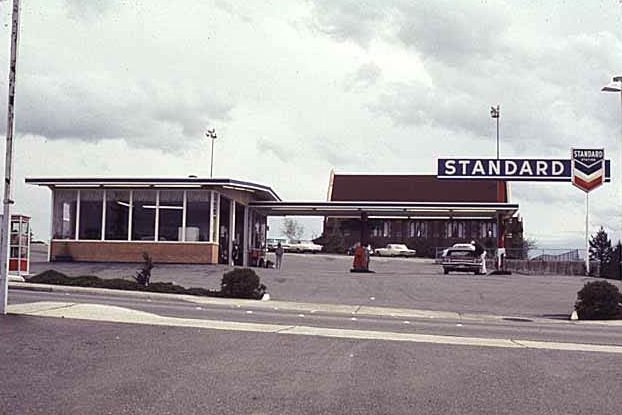 #37 Standard Gas Station, Bellevue, 1969
