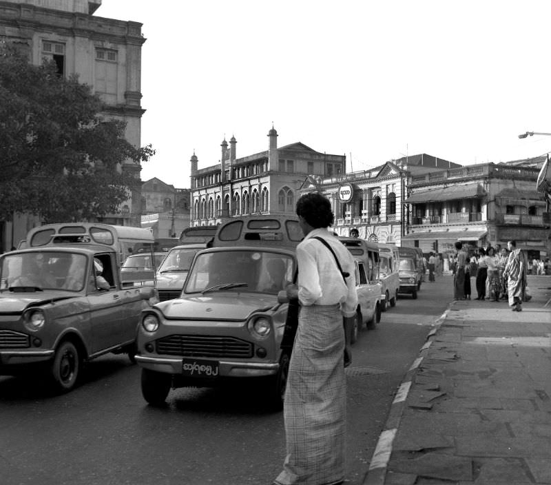 #28 Rangoon. Sule Pagoda Road, Burma, 1986