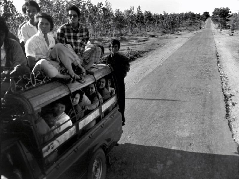 #31 Stretch of roadway between Bagan and Thazi, Burma, 1986