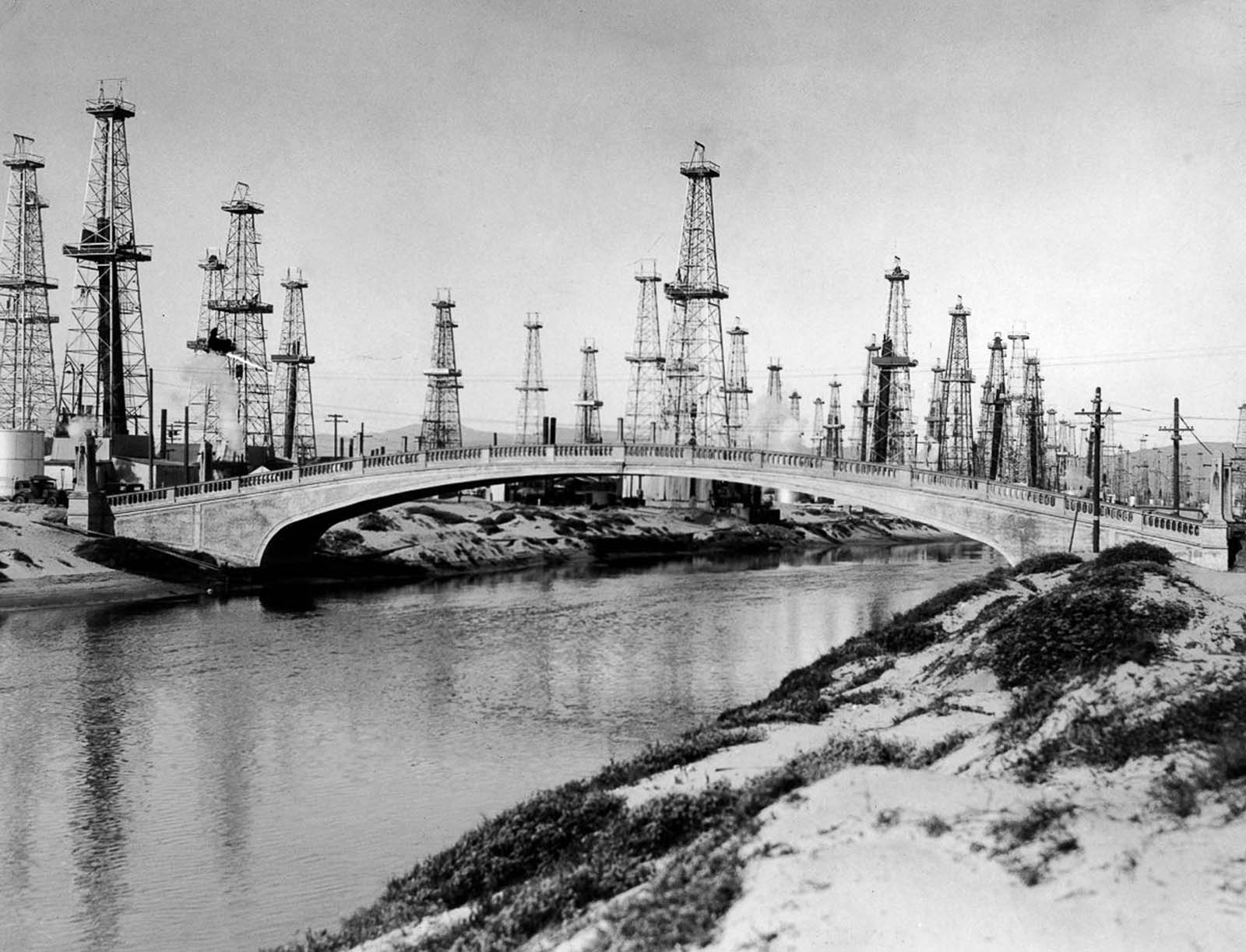 #4 An oilfield in Venice, California, 1930