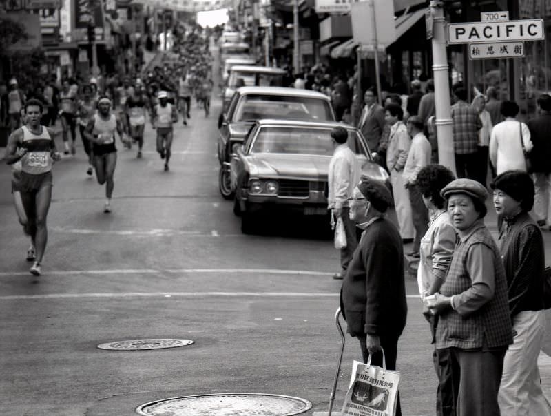 #26 San Francisco Marathon, Grant and Pacific, Chinatown, San Francisco, 1982