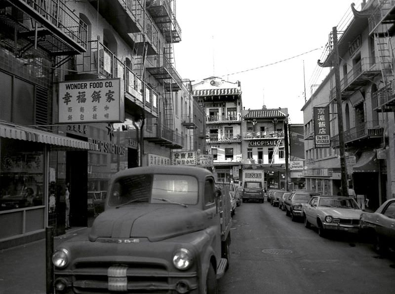#15 Waverley between Washington and Clay, Chinatown, San Francisco, 1982