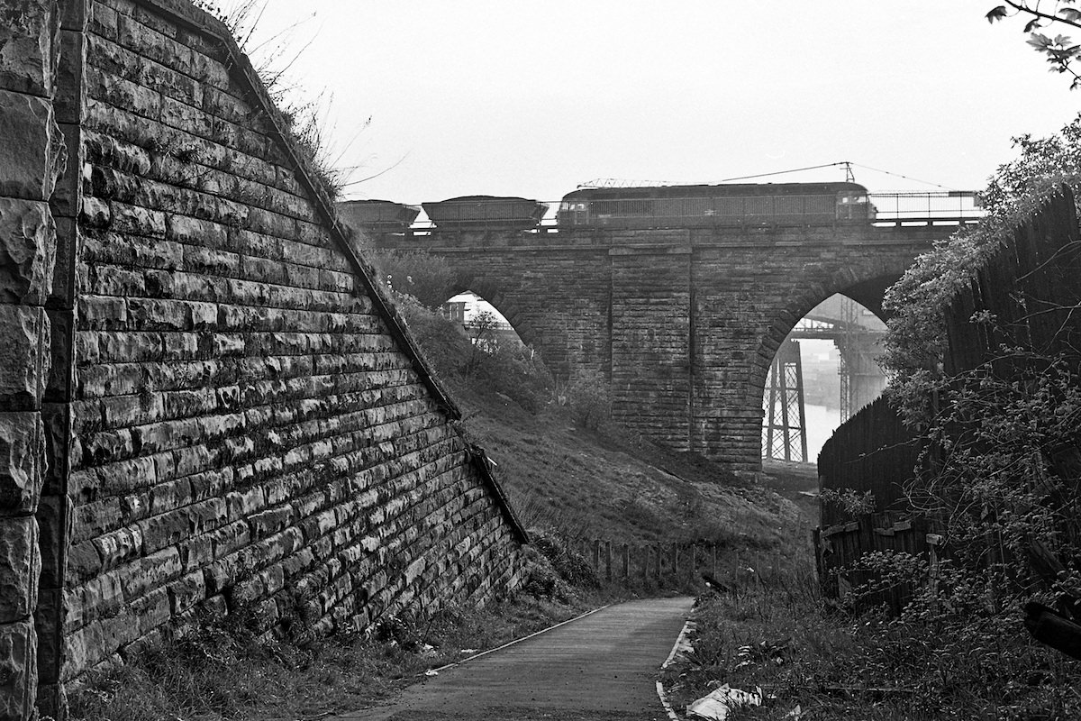 #24 View down Riversdale Road, under the King Edward Bridge on 10th May 1982