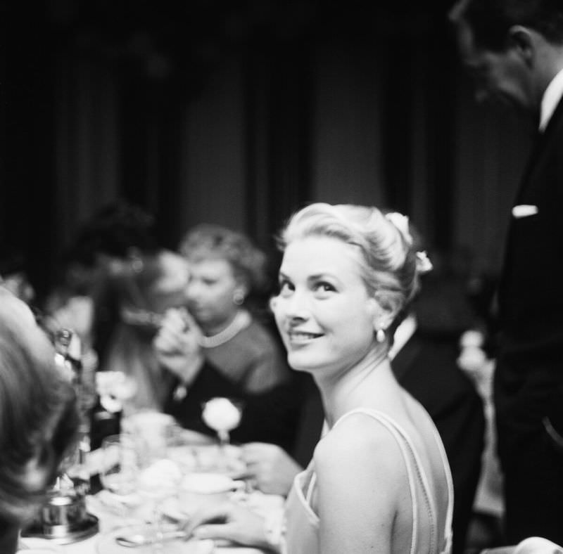 Stunning Photos of Grace Kelly after Winning an Oscar at the 27th Annual Academy Awards, 1955 Place