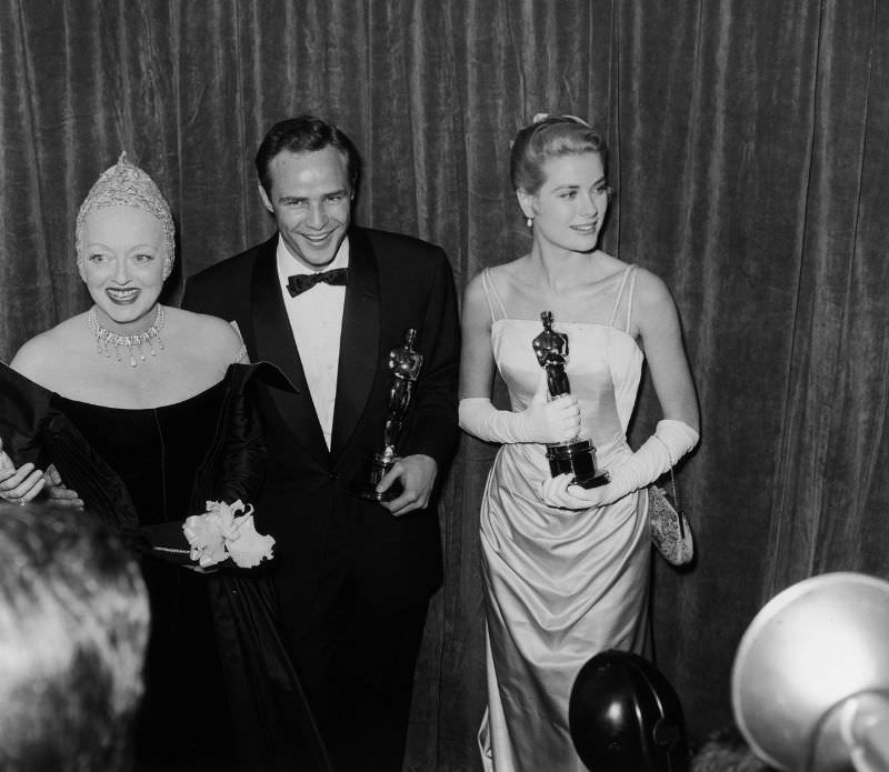 #26 Stunning Photos of Grace Kelly after Winning an Oscar at the 27th Annual Academy Awards, 1955 #26 Place