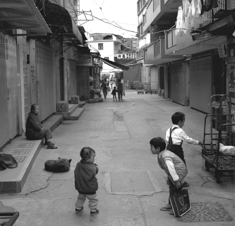 #19 Street scene, Peng Chau, Hong Kong outlying island community, 1986