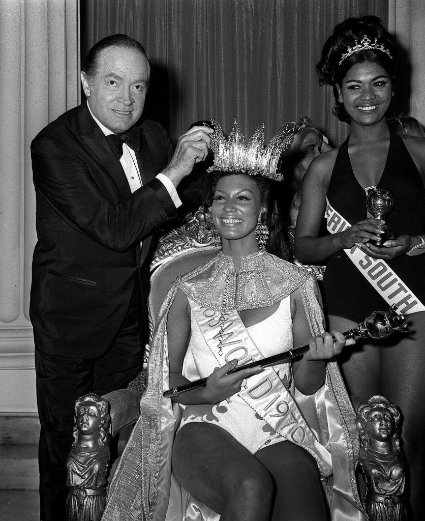#16 Bob Hope, crowning Jennifer Hosten.
