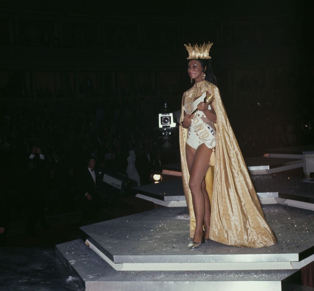 #18 Miss Grenada Jennifer Hosten wins the Miss World 1970 beauty pageant at the Royal Albert Hall in London, 20th November 1970.