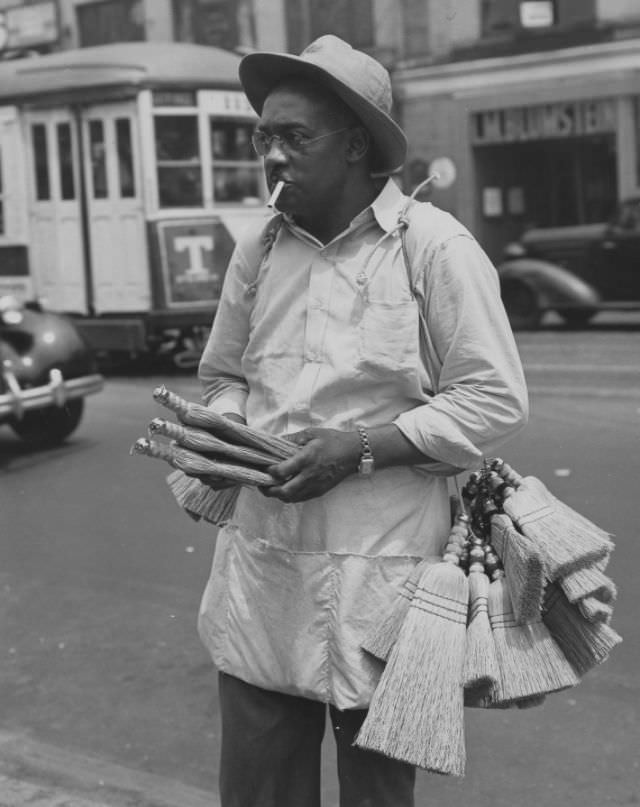 #11 Whisk broom salesman, 125th Street, Harlem, 1946