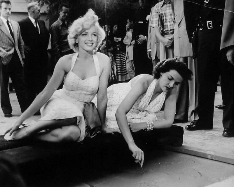 Marilyn Monroe and Jane Russell at Their Imprint Ceremony at Grauman’s Chinese Theatre in 1953 Cele