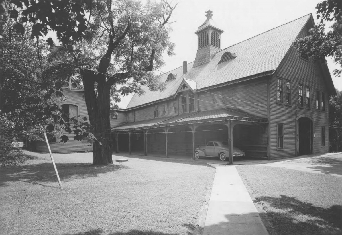 #23 Barn and automobile at Belle Meade Plantation, 1940