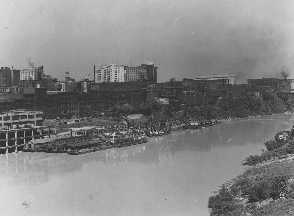 #31 A view of the waterfront of Nashville, Tennessee at First Avenue and Broadway, 1940.