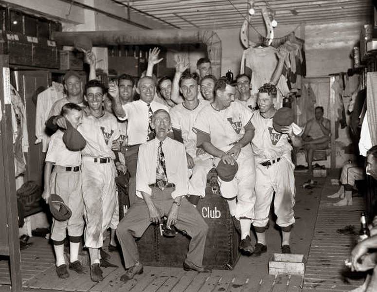 #96 Nashville Vols baseball team celebrate a win, 1948