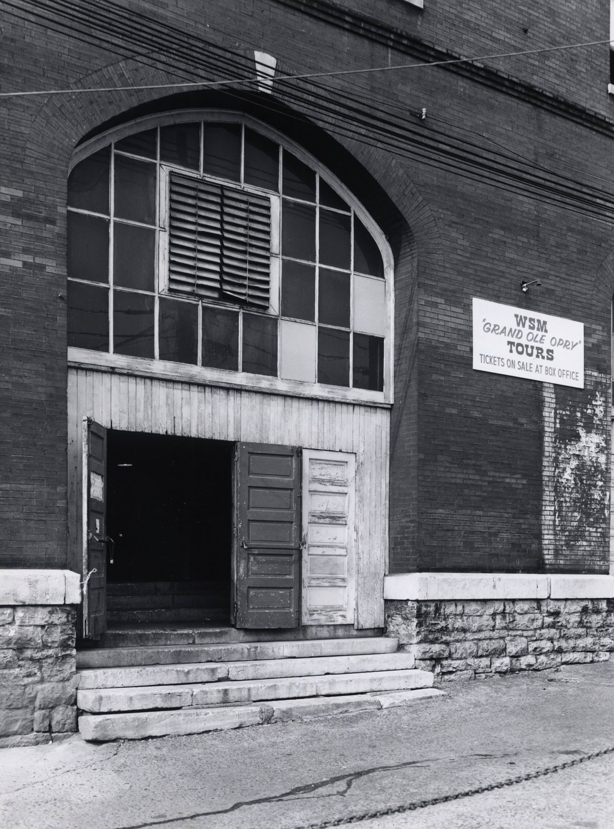 #43 4th Avenue entrance to the Ryman Auditorium, 1972
