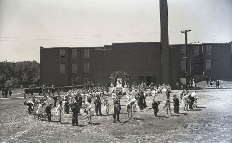 #107 Schoolchildren participating in the May Day events at Eakin Elementary, Nashville, Tennessee, 1941