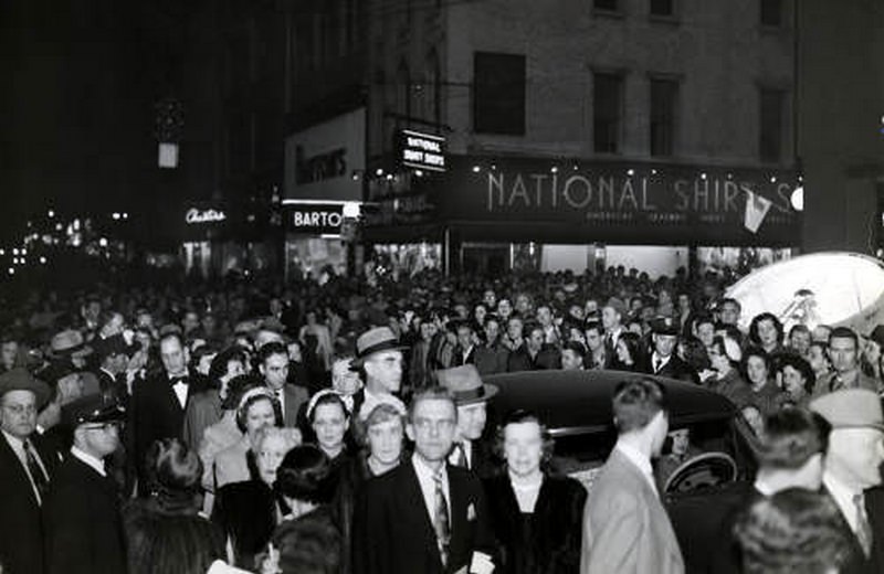 #39 Crowd of onlookers at opening of Tennessee Theatre, 1952