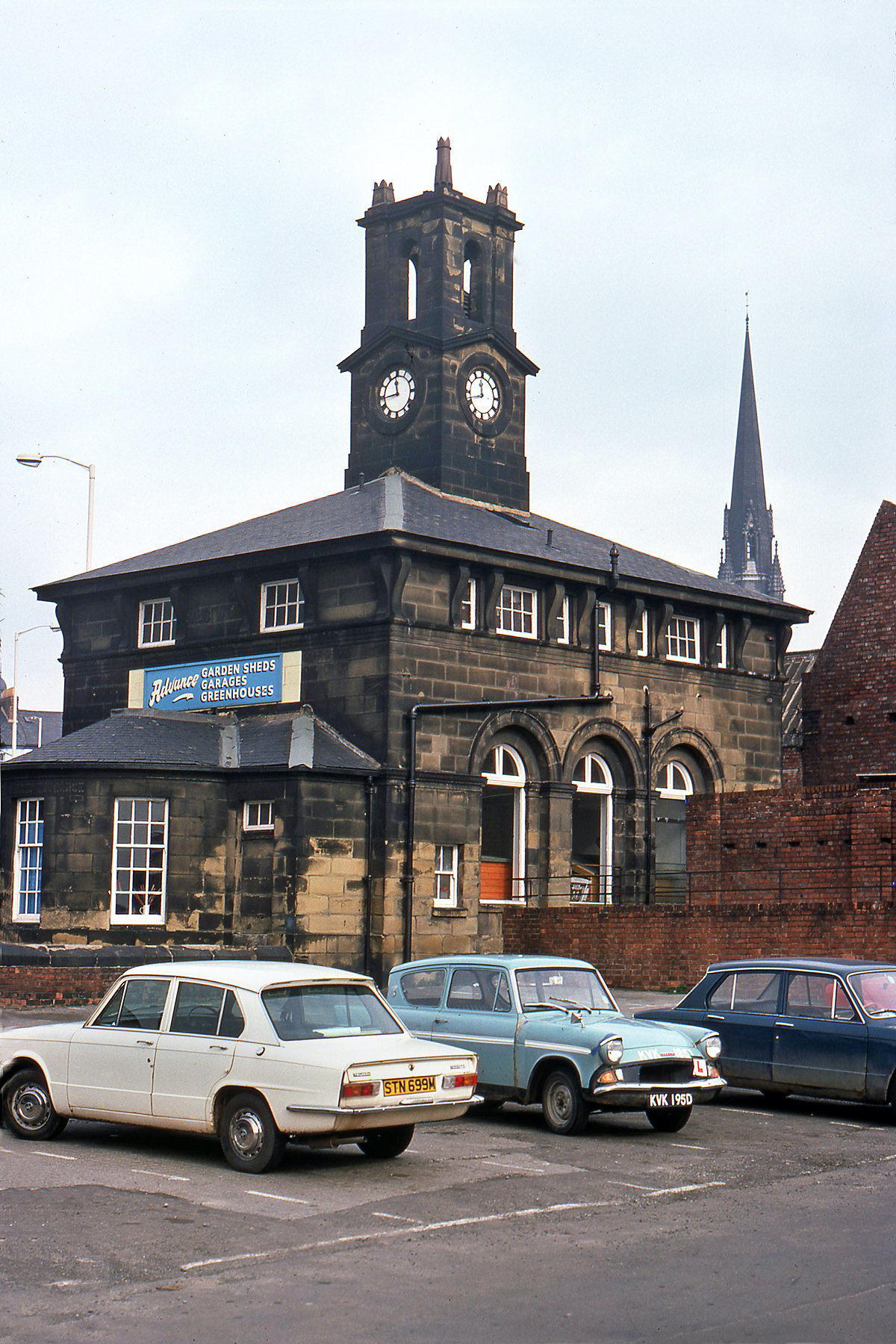 #34 The old Cattle Market Keeper’s House, plus some contemporary cars, in 1977
