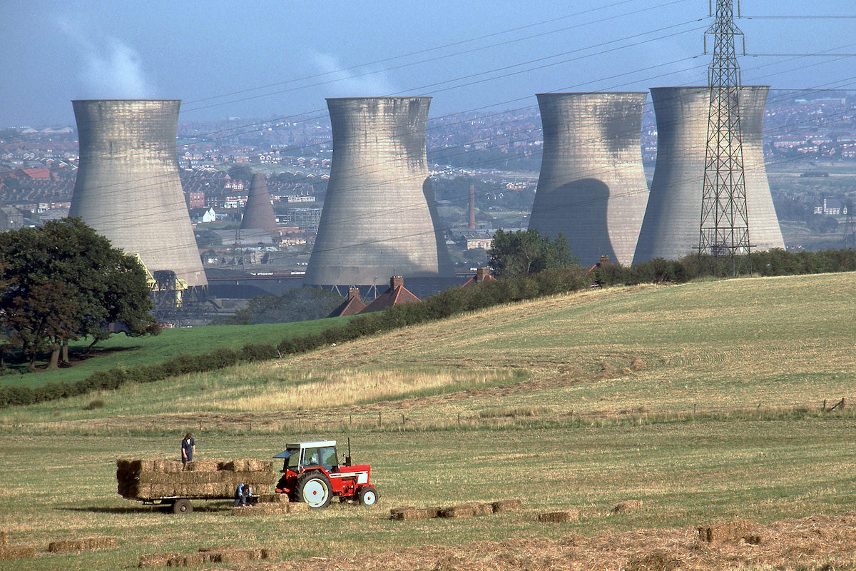 #116 This farmer’s field near Ryton, to the west of Gateshead, had a rather dramatic background of the cooling towers of Stella North Power Station over the river in Newburn.