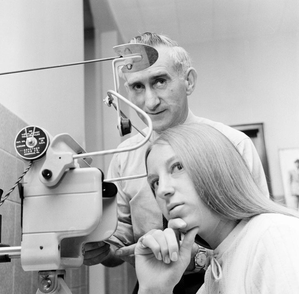 #73 Optician with Visual Survey Telebinocular, Newcastle, 22nd July 1971.
