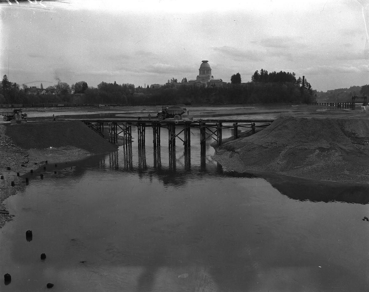 #17 Deschutes Dam construction, 1950