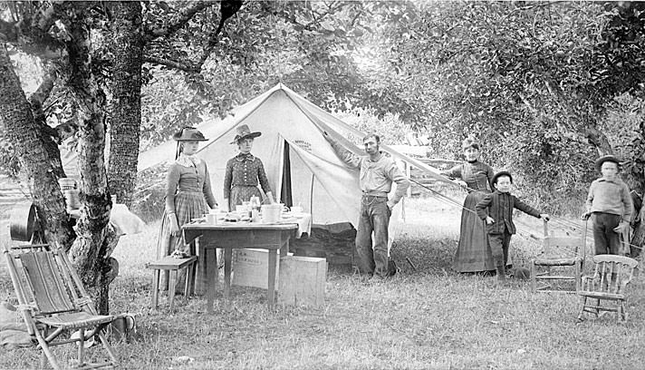 #46 Shaw Family hop picking on Chambers Prairie, 1889
