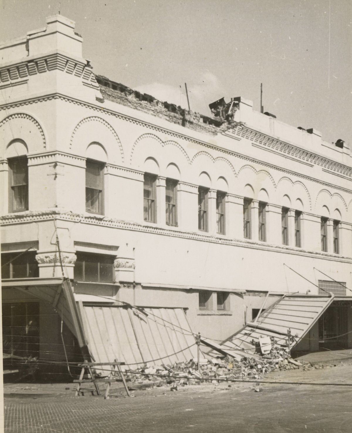 #17 The Reed Building after the Olympia earthquake, 1949