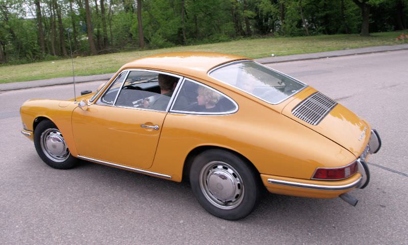 Stunning Photos of the 1966 Porsche 911 Luxury Sports Car Inventions