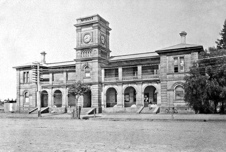 #156 Post and Telegraph Offices, Margaret Street, Toowoomba, 1890