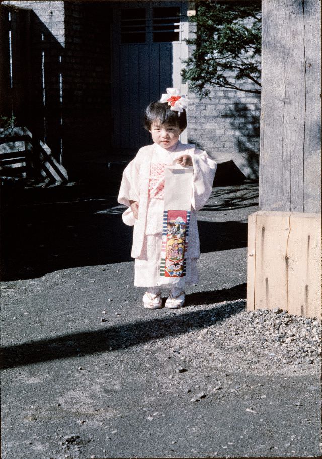 #124 Young girl in kimono with a hair bow