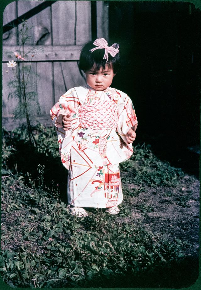 #133 Cute little girl in a kimono