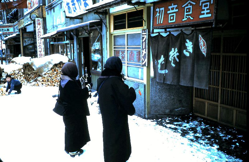 #49 Buddhist nuns at Noboribetsu