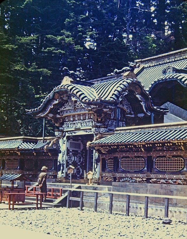 #94 Nikko. Toshogu shrine, 1950