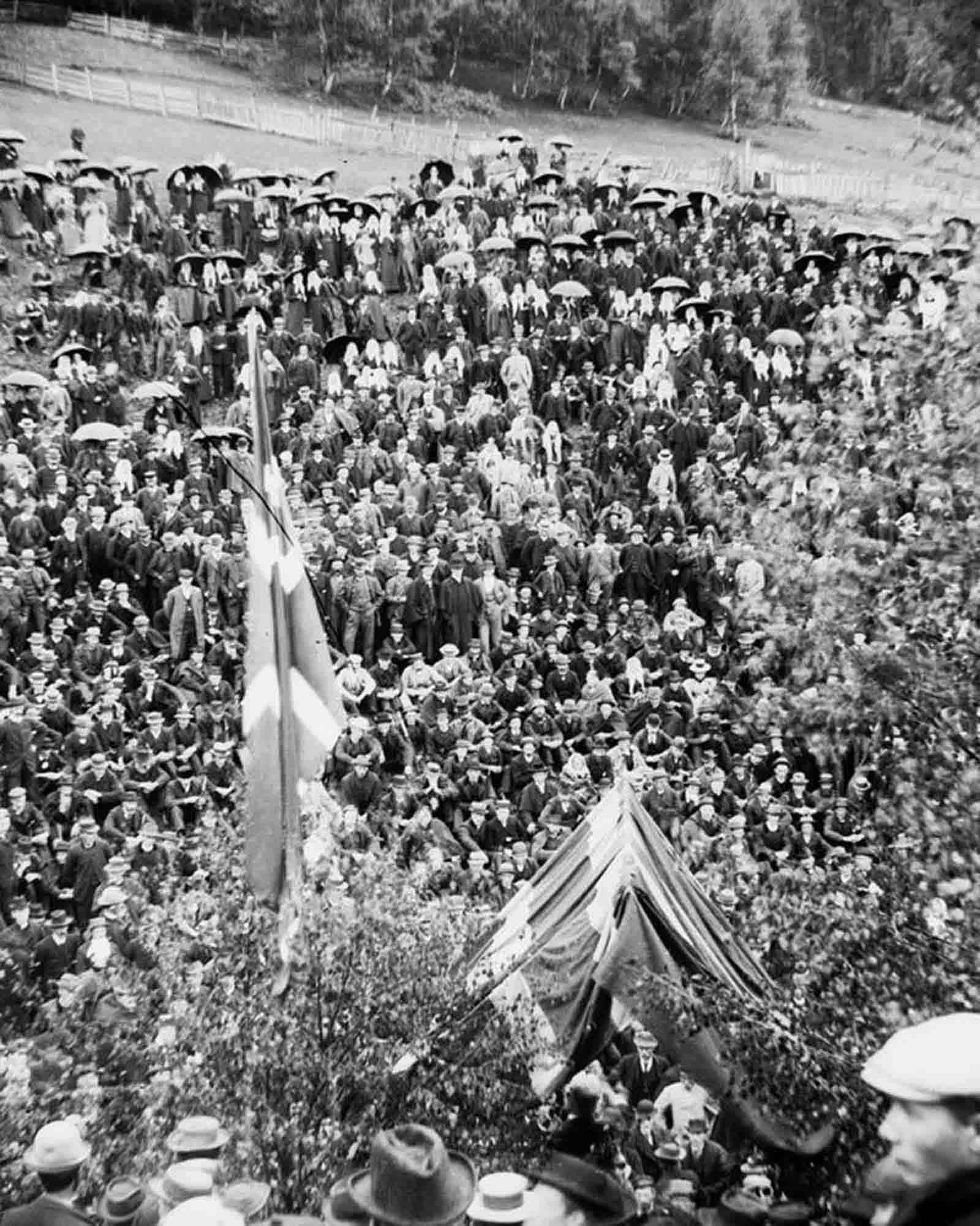 #27 Six thousand people attend a speech by writer Bjørnstjerne Bjørnson in Prestadalen, Sogndal.