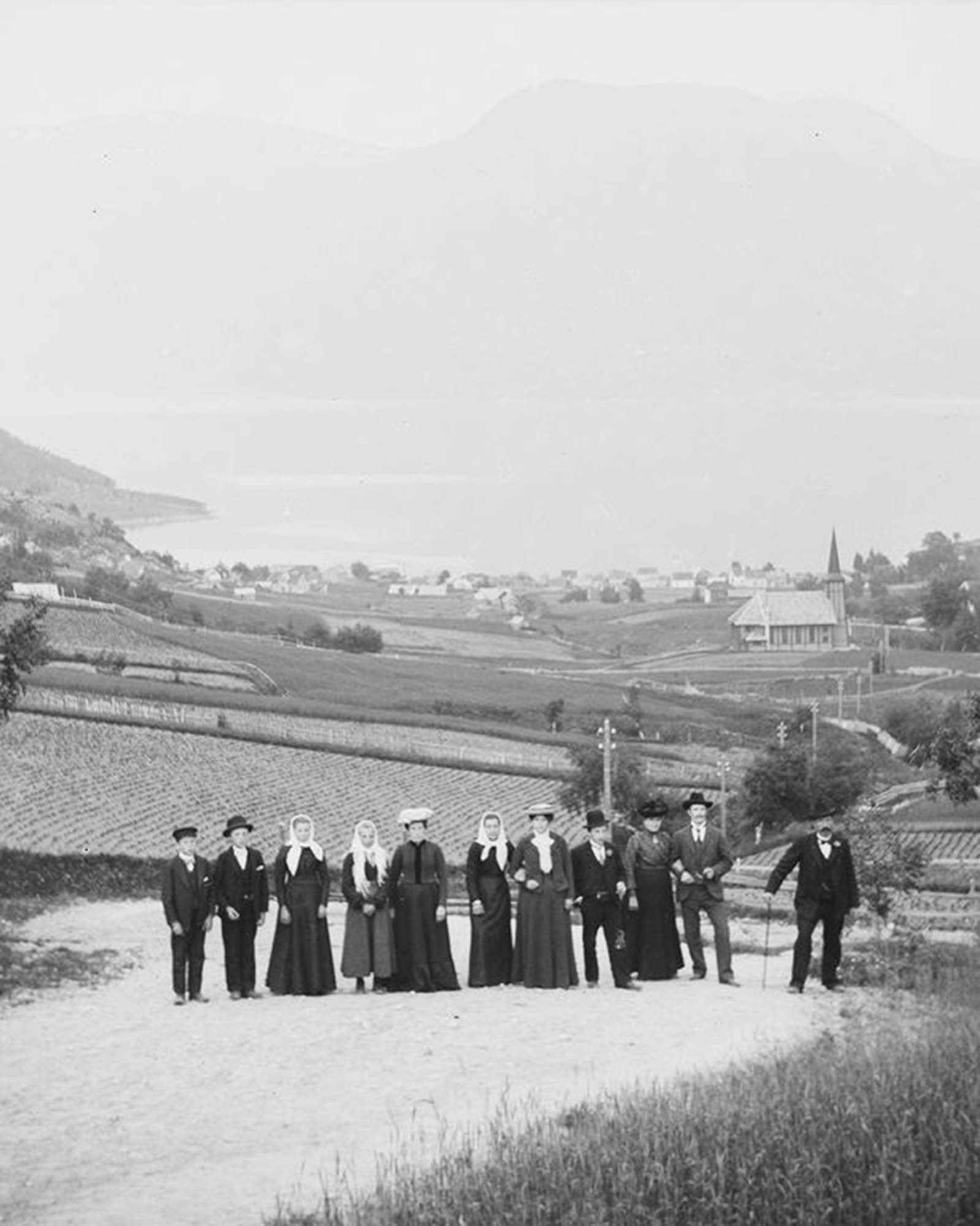 #8 Group portrait, Solvorn.