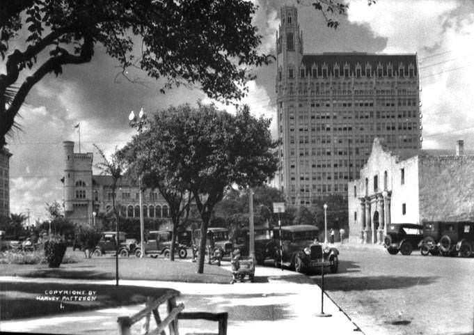 #107 Alamo Plaza, San Antonio, 1930s