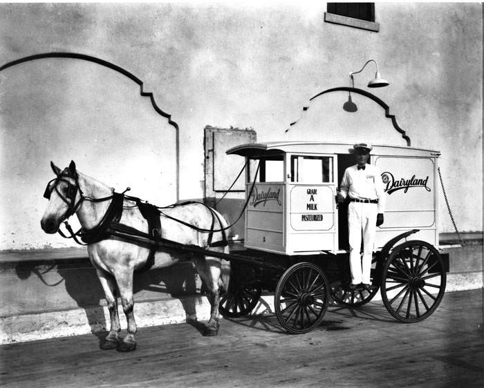 #189 Dairyland milk wagon, San Antonio, 1928