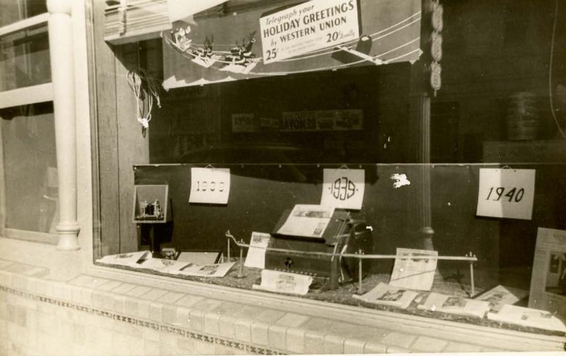 #202 Western Union holiday window displays, 1939