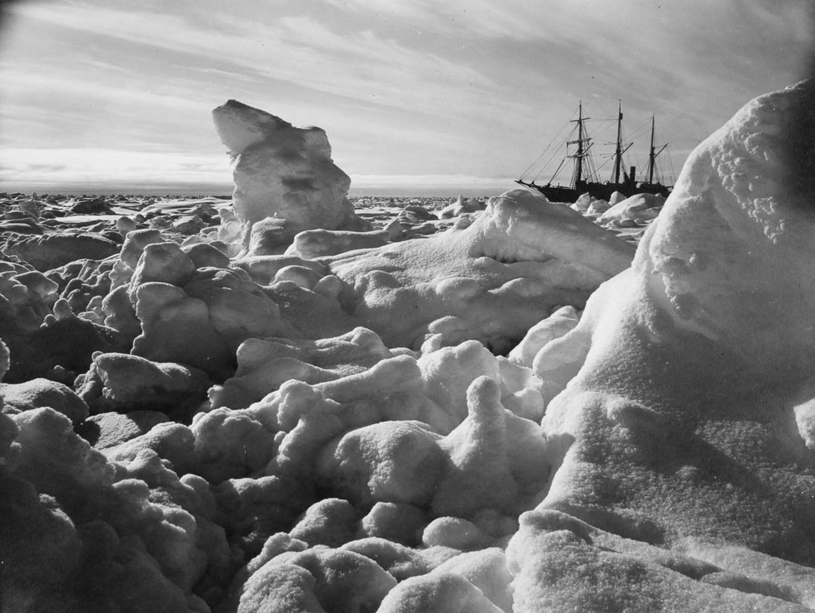 Stunning Historical Photos of Shackleton’s Expedition to Antarctica, 1914-1917 Places &; People