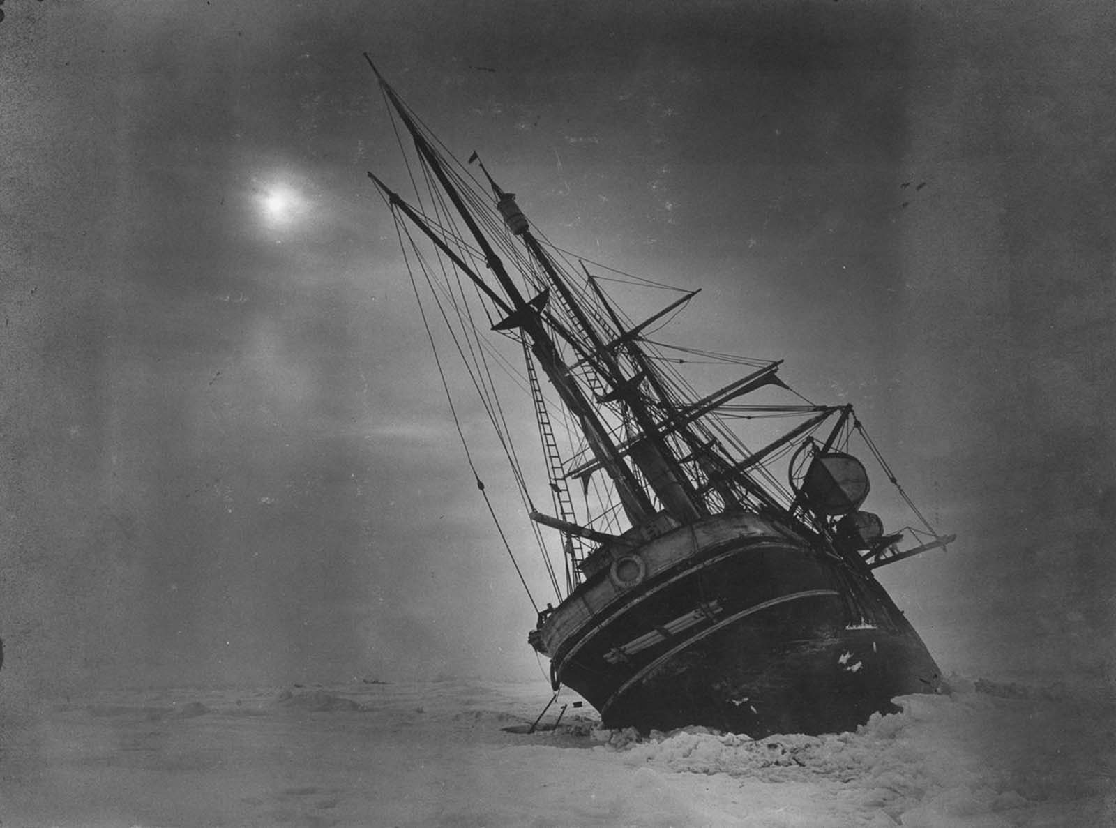 #42 Endurance lists as she is squeezed by shifting ice.